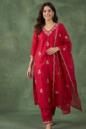 PINK EMBRODEIRY WORK WITH COTTON BLEND KURTI PANT DUPATTA SET