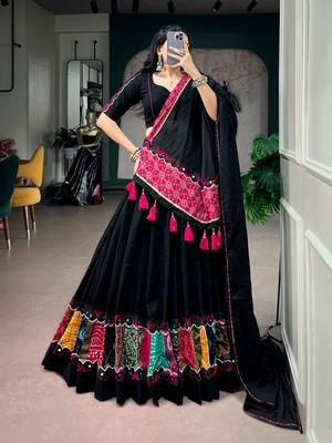 women black & multicolor gamthi lace navratri special chaniya choli set - free size 1