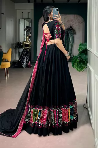 women black & multicolor gamthi lace navratri special chaniya choli set - free size