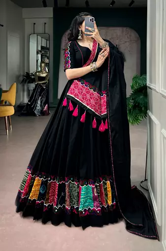 women black & multicolor gamthi lace navratri special chaniya choli set - free size