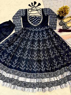 Black poly cotton embroidered flared gown set 4