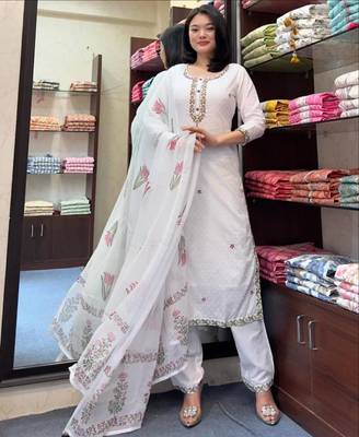 White organza embroidered kurta set 4
