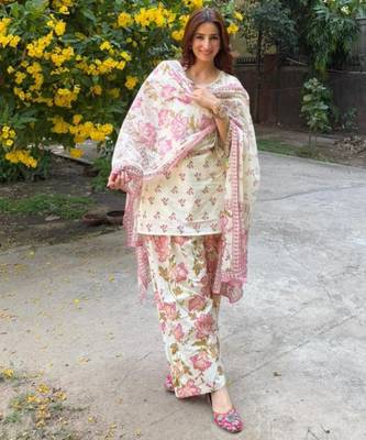 Off-white silk blend printed farshi salwar set 4