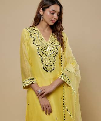 Butter yellow embroidered chanderi muslin organza kurta set 4