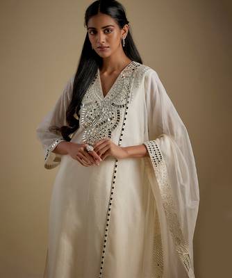 Ivory embroidered chanderi muslin organza kurta set 4