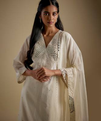 Ivory embroidered chanderi muslin organza kurta set 4