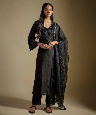 Black embroidered chanderi muslin organza kurta set 1
