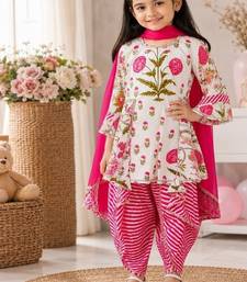 Pink leheriya dhoti set
