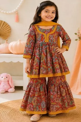 Girls red paisley kurta set