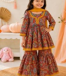 Girls red paisley kurta set