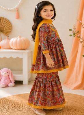 Girls red paisley kurta set 2