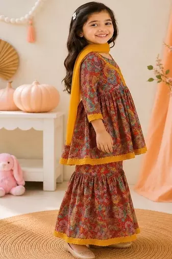 Girls red paisley kurta set