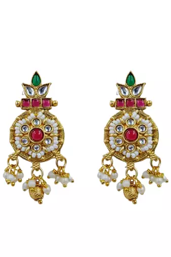 Women gold-plated kundan & multi-strand pearl jewellery set
