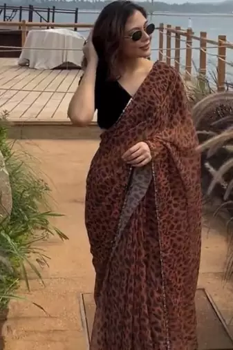 Women   s brown leopard print saree with black blouse