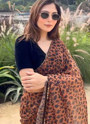 Women   s brown leopard print saree with black blouse 2