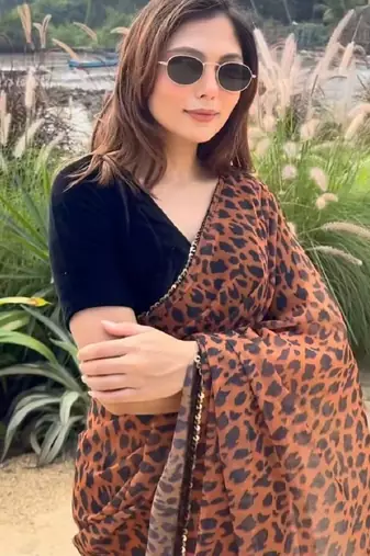 Women   s brown leopard print saree with black blouse