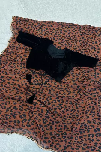 Women   s brown leopard print saree with black blouse