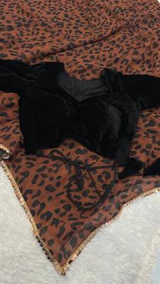 Women   s brown leopard print saree with black blouse 5