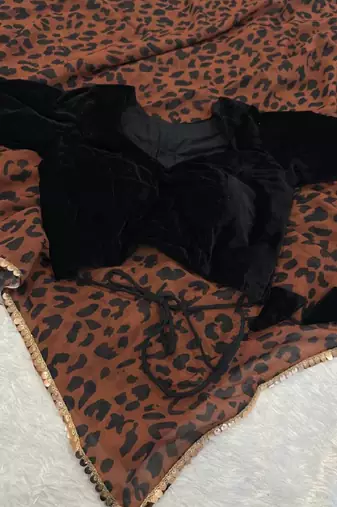 Women   s brown leopard print saree with black blouse