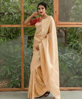 Cream silk blend banarasi silk woven saree 3