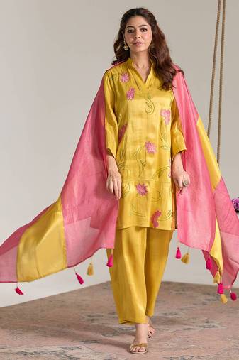 Fuchsia pink yellow chanderi stripe tissue dupatta