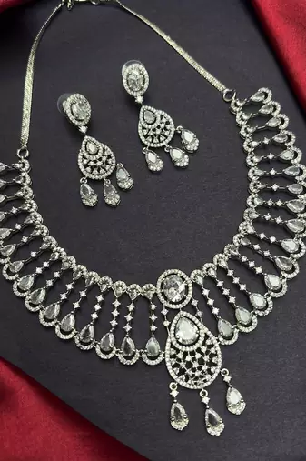 Luxury CZ Bridal Necklace and Dangle Earrings Set, Silver Rhodium-Plated Choker