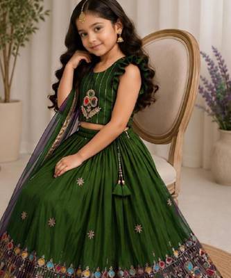 Kids' green Embroidered Lehenga Choli with Dupatta 2