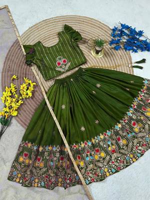 Kids' green Embroidered Lehenga Choli with Dupatta 3