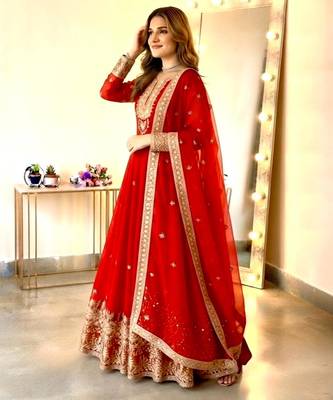 Red georgette embroidered flared gown set 3
