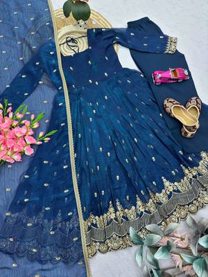 Royal-blue silk blend embroidered flared gown set 4