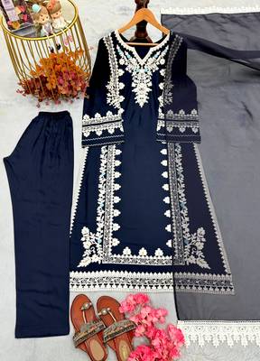 Navy-blue silk blend embroidered kurta set 4