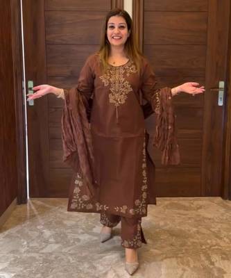 Brown silk blend embroidered kurta set 1