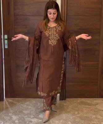 Brown silk blend embroidered kurta set 2