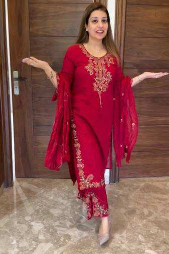Red silk blend embroidered kurta set