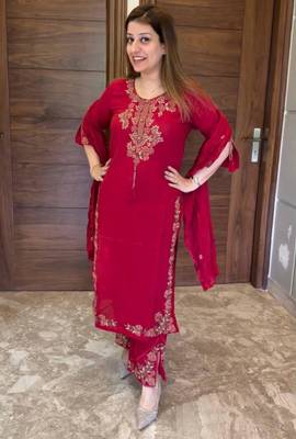 Red silk blend embroidered kurta set 2