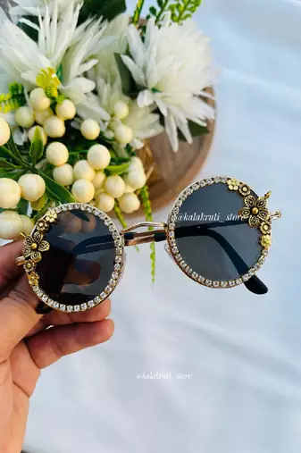 Rajkumari glares  - navratri