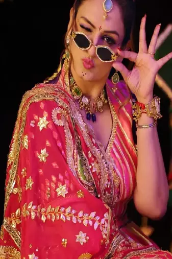 Sassy bling as seen on akriti kakkar  - navratri