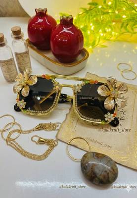 Golden gossip glares 1