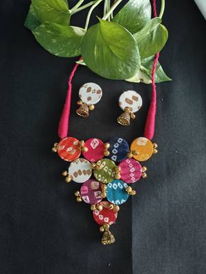  handcrafted multicolour bandhani fabric jhumka necklace set 2