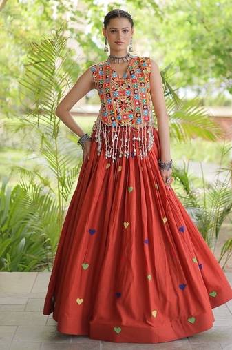 Kora Cotton Navratri Lehenga Choli with Heart Thread Embroidery, Gamthi Mirror Work & Latkan