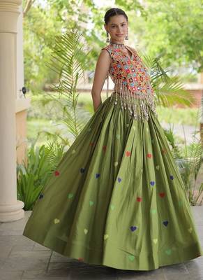 Kora Cotton Navratri Lehenga Choli with Thread Embroidery Gamthi Mirror Work & Latkan - free size 3