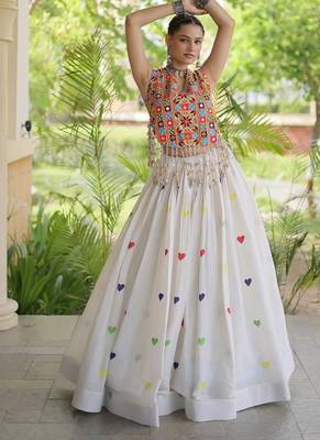 Kora Cotton Navratri Lehenga Choli with Thread Embroidery Gamthi Mirror Work & Latkan - free size 2