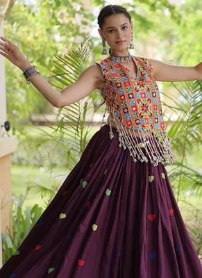 Kora Cotton Navratri Lehenga Choli with Thread Embroidery Gamthi Mirror Work & Latkan - free size 3