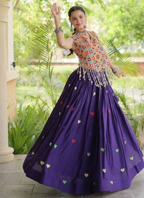Kora Cotton Navratri Lehenga Choli with Thread Embroidery Gamthi Mirror Work & Latkan - free size 3