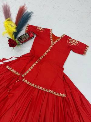 Red lampi bordar Silk Blend Navratri Lahenga & Top Set 2