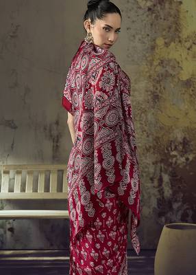maroon red faux satin printed saree 4