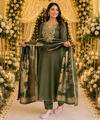 GREEN EMBRODEIRY WORK WITH COTTON BLEND PLUS SIZE KURTI PANT DUPATTA 1