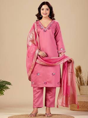 Pink cotton embellished kurta set 2