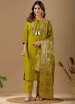 Lime cotton blend embellished kurta set 4