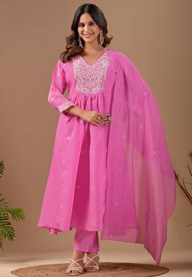 Pink cotton blend embroidered kurta set 3